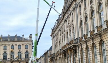 Nancy. Des grues déployées place Stanislas ce jeudi 9 octobre pour sécuriser un élément de façade