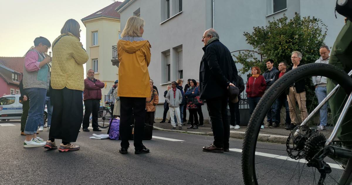 réunion sereine pour une rue pas apaisée