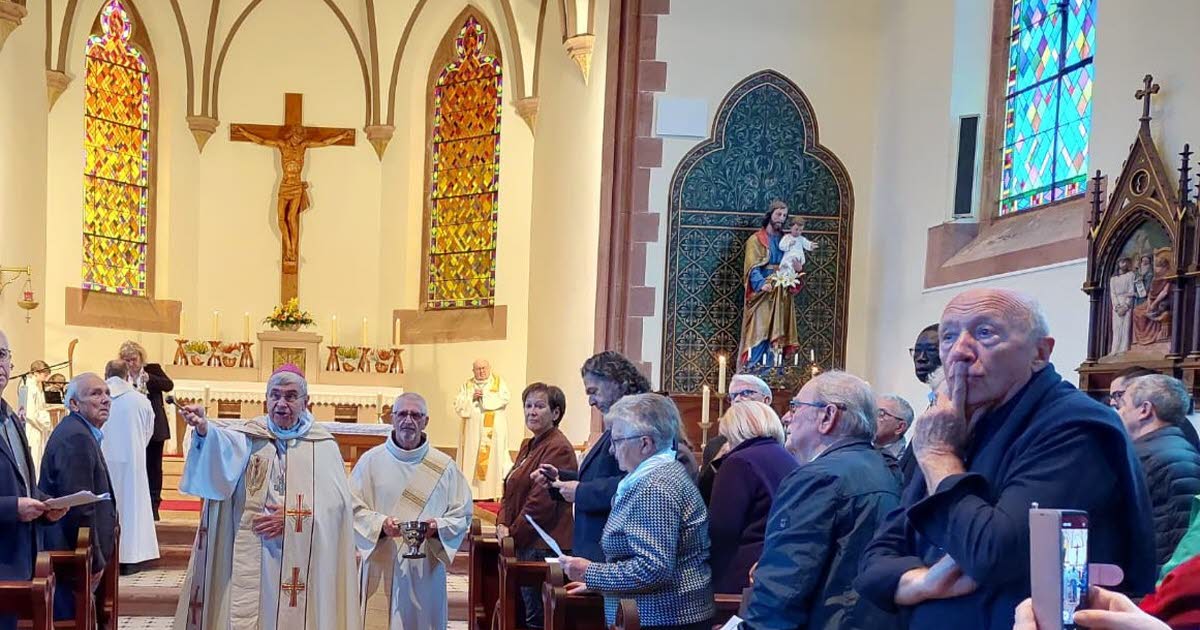 Niedersteinbach. Le nouvel orgue béni par l'archevêque de Strasbourg 