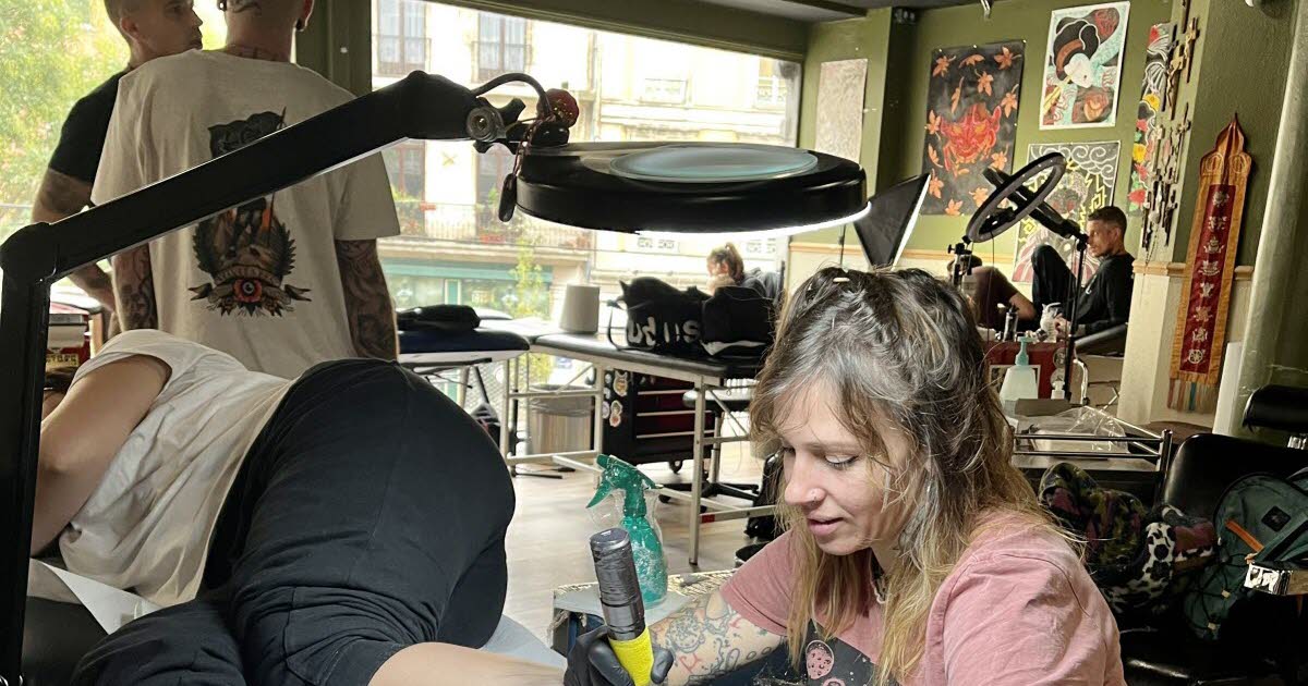 En images. Tatouages, portraits argentiques et DJ sets : un week-end créatif et festif au Velvet Studio