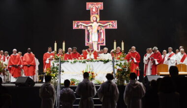 Saint-Etienne. Une messe géante réunit 6500 personnes au Parc-Expo pour les 50 ans du diocèse