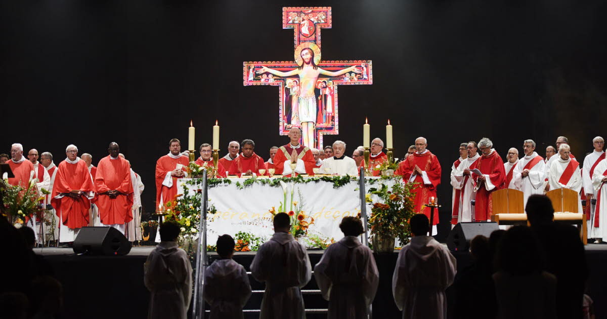 Saint-Etienne. Une messe géante réunit 6500 personnes au Parc-Expo pour les 50 ans du diocèse