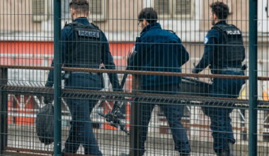 Grenoble. Percuté par une voiture sur un pont, un homme de 20 ans à trottinette fait une chute de 3 mètres