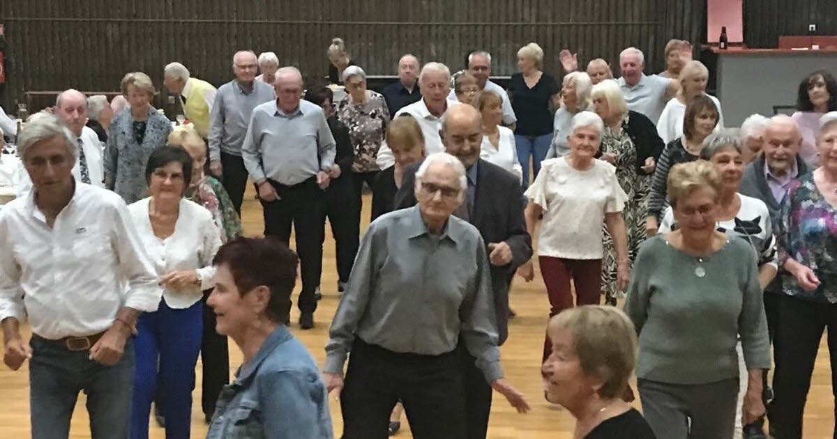 Joyeux repas dansant pour l’Association des travailleurs de l’Europe unie