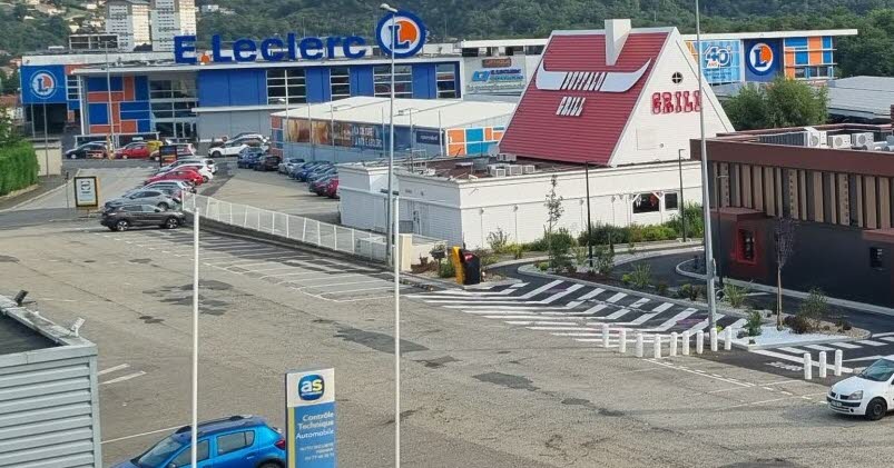 Loire. Après un vol à l’étalage à Firminy, le toxicomane pique un agent de sécurité avec une seringue