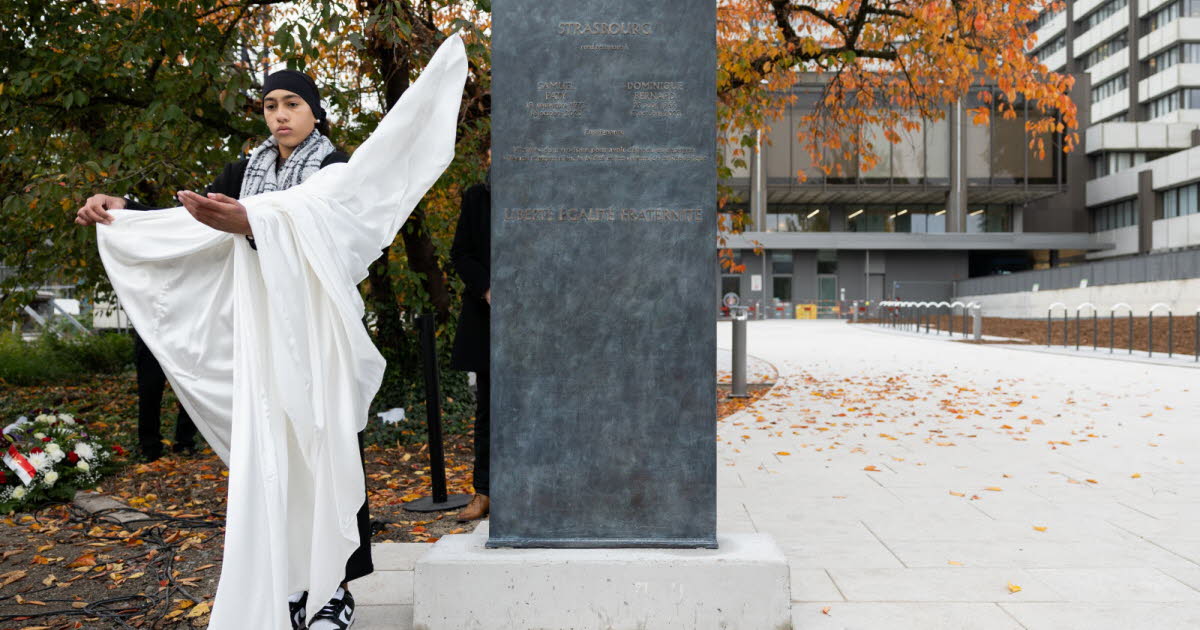 une stèle rend hommage à Samuel Paty et Dominique Bernard