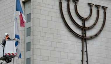 la synagogue de la Paix retire le drapeau israélien et les banderoles pour les otages