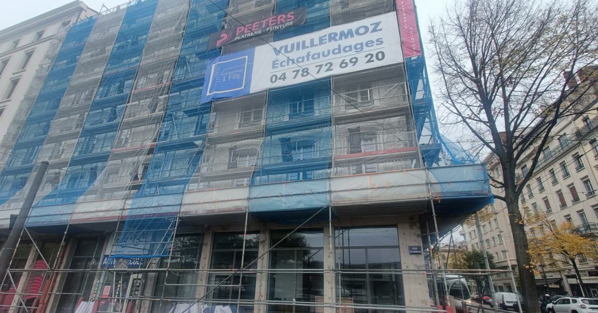 Lyon. La bâche avec Aulas et Lacombe retirée mais la controverse persiste