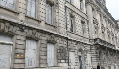 pourquoi elle est louée plus cher le week-end et seulement pour certaines associations ?