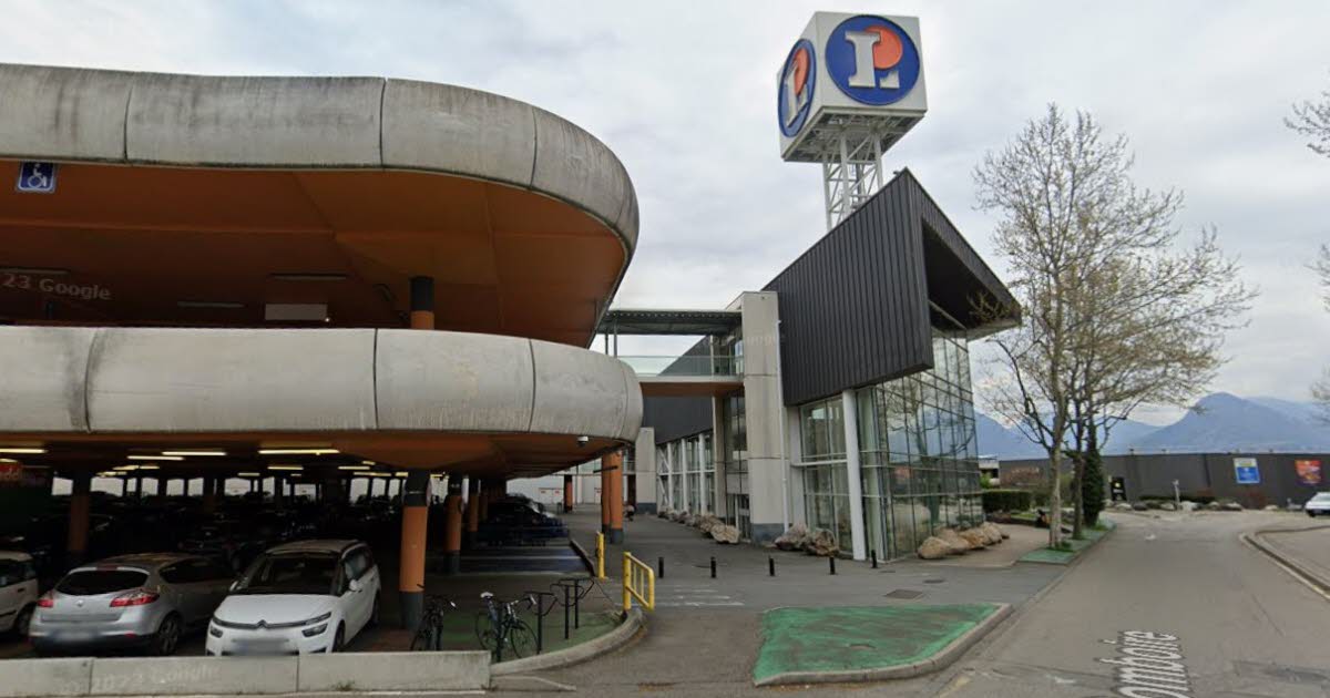 des coups de feu échangés dans la zone commerciale de Comboire