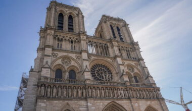 un charpentier qui a restauré Notre-Dame se marie dans la cathédrale