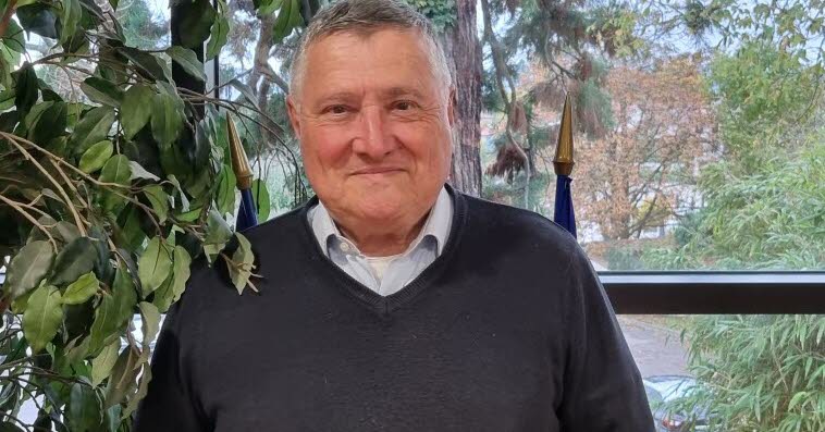 ce maire de l’Ouest lyonnais envisage de briguer un 9e mandat