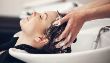 Santé. Existe-t-il un surrisque d'AVC après un shampooing chez le coiffeur ?