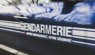 Métropole de Grenoble. Une balle traverse la carrosserie de sa voiture alors qu’elle est arrêtée au feu