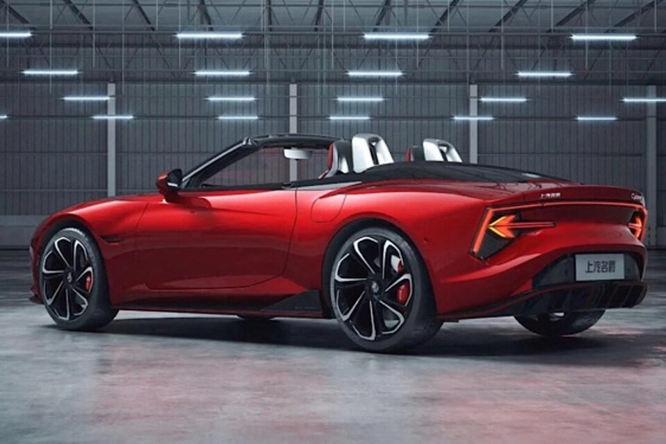 A l'arrière, une signature lumineuse exceptionnelle avec des feux en forme de flèche que l’on ne trouve nulle part ailleurs