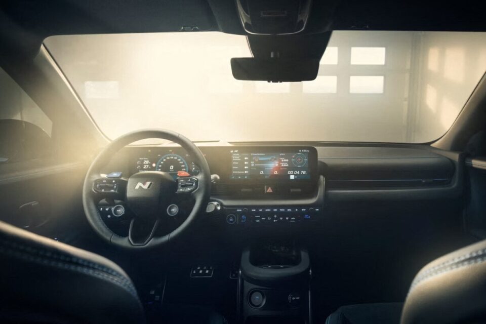 On se demande à qui est destiné cette terreur de la route  qui laissera pantois plus d'un pilote de supercar au feu vert