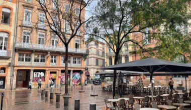 Végétalisation, sens de circulation, piétons… Trois projets pour la place de la Bourse à Toulouse