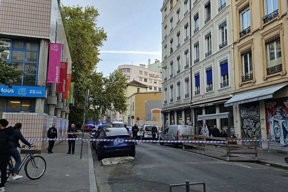 Le secteur autour du bar El Morjane a été bouclé par la police municipale, après des tirs qui ont fait un blessé à Lyon.