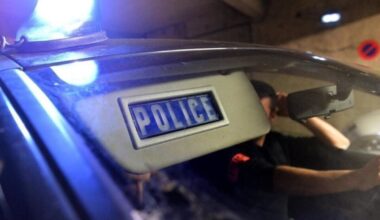 les policiers tombent sur un couple armé à bord d’une voiture de luxe