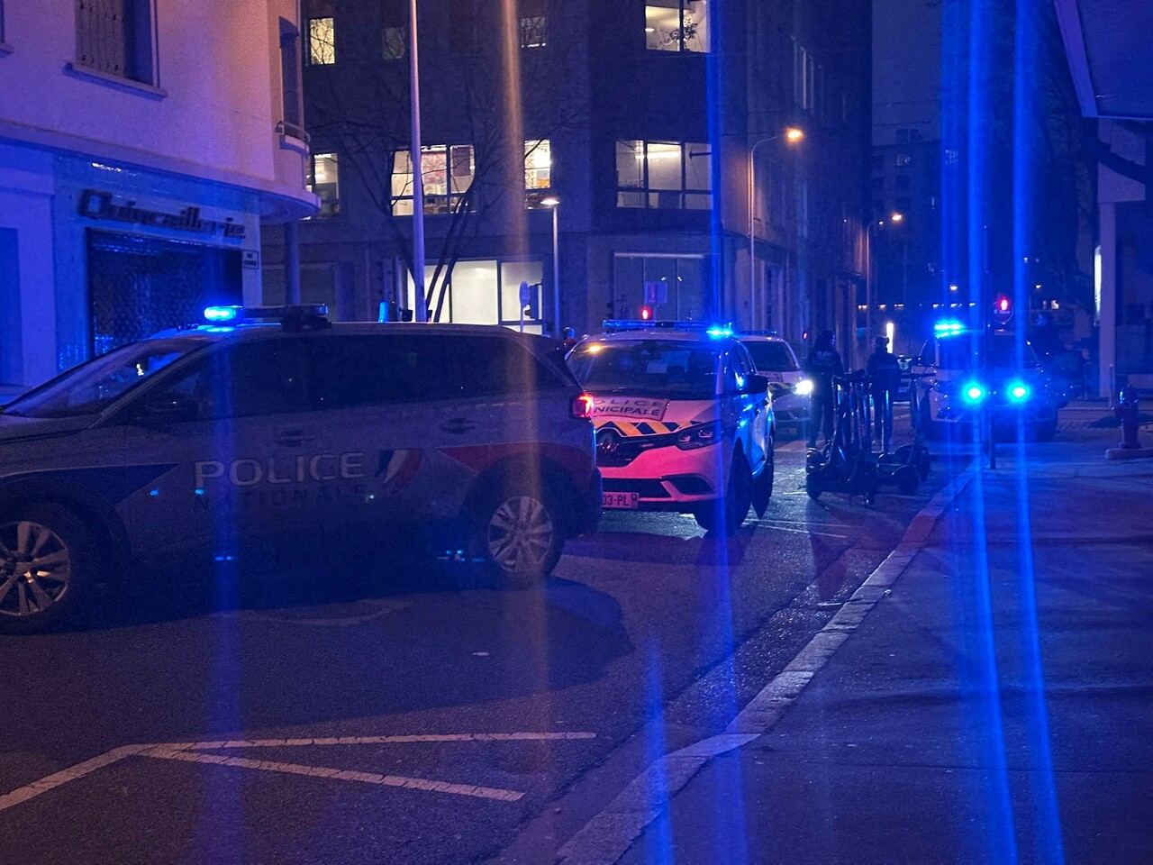 Lyon. Une folle course poursuite en ville dégénère, le chauffard sans permis fait des blessés