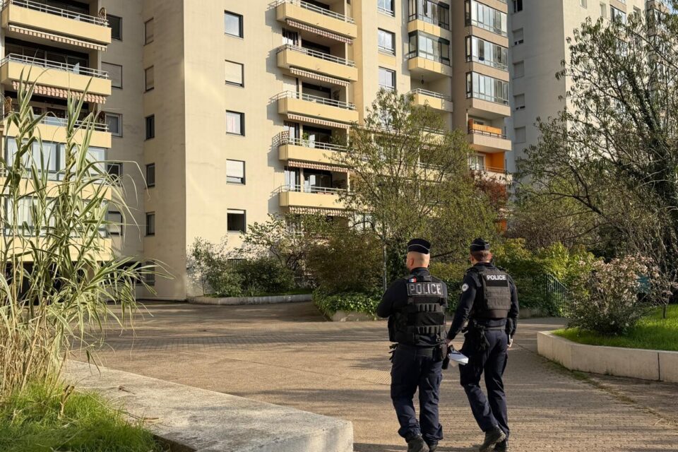 Les patrouilles de police ont été renforcées au Tonkin, quartier sensible de Villeurbanne, près de Lyon.