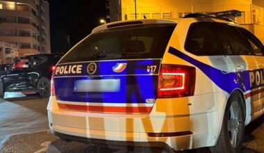 son père le blesse avec un couteau