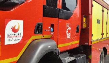 départ de feu dans un immeuble, deux occupants se retrouvent sur le toit