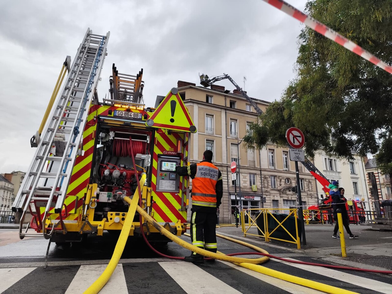 60 pompiers mobilisés, plusieurs personnes évacuées