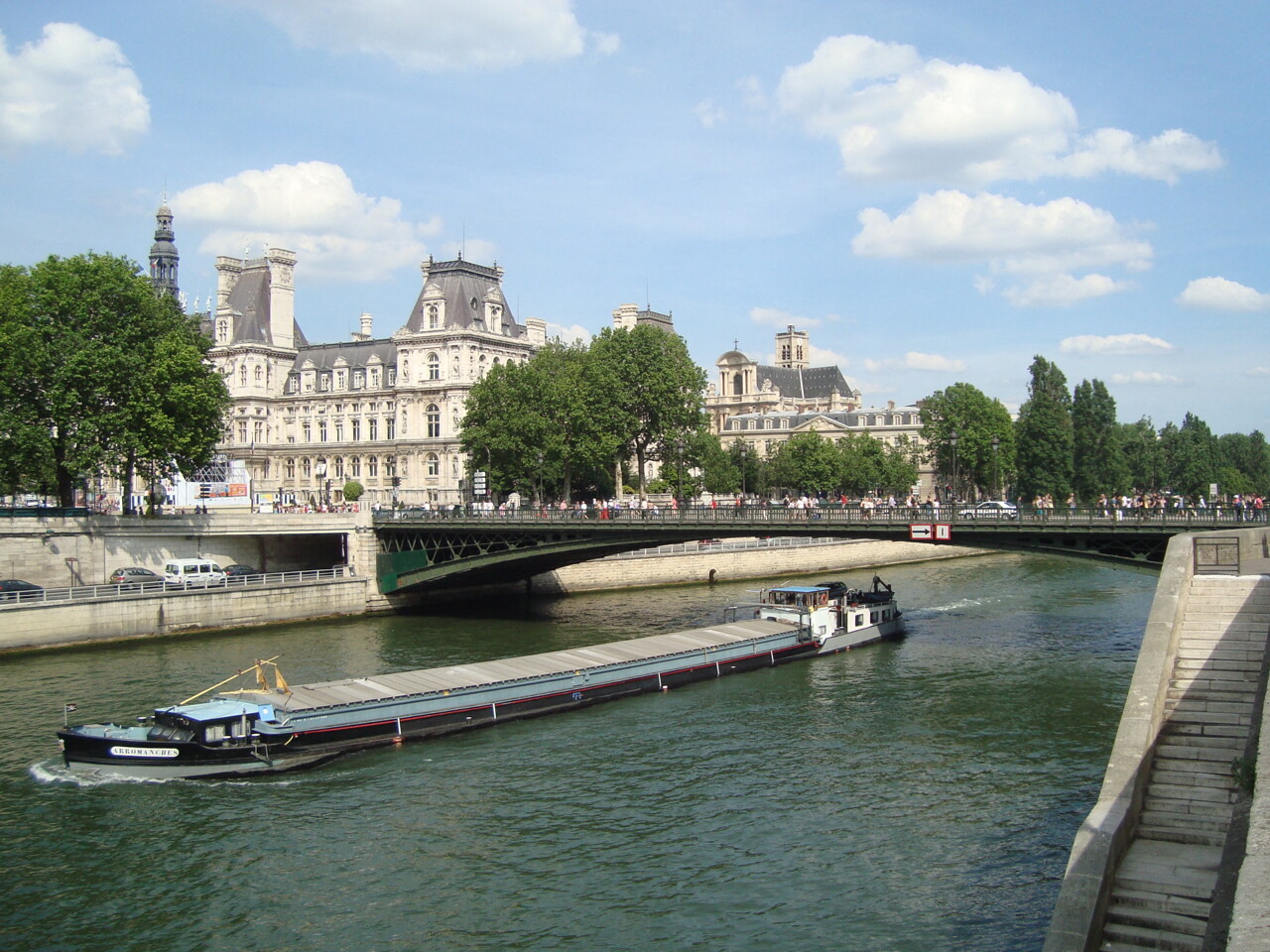 En plein cœur de Paris, un homme de 51 ans dépouillé et jeté dans la Seine