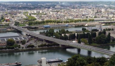 Il percute un scooter sur le pont Mathilde et prend la fuite « par peur », et pour cause...