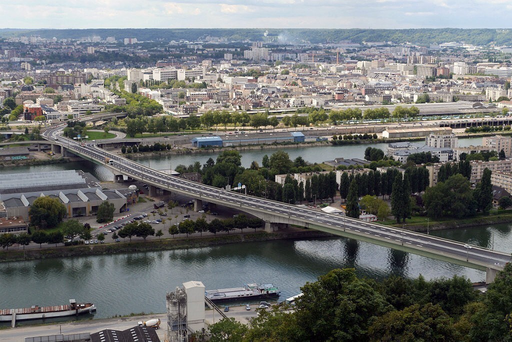 Il percute un scooter sur le pont Mathilde et prend la fuite « par peur », et pour cause...