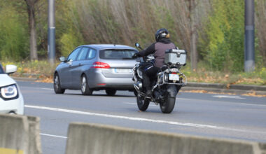 ils percutent un chevreuil avec leur moto et terminent à l'hôpital
