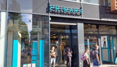 voici les magasins ouverts ce samedi 1er novembre 2025, jour férié de la Toussaint