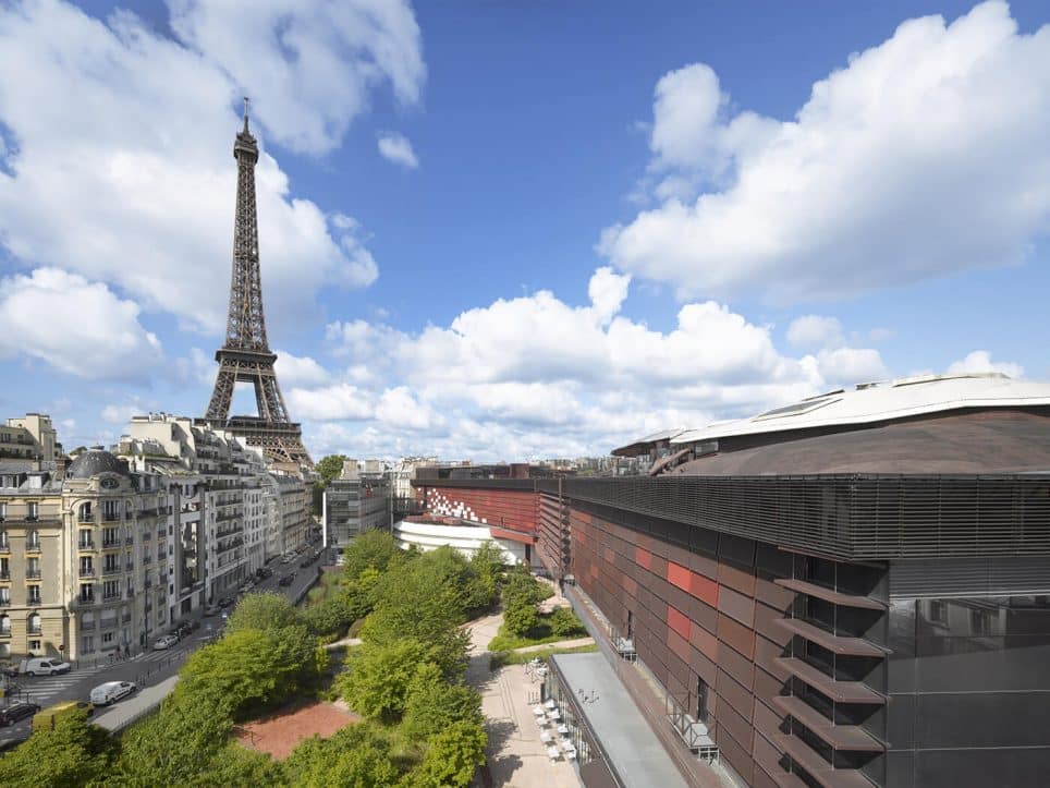Vue d’extérieur du musée du quai Branly, dans le 7e arrondissement de Paris