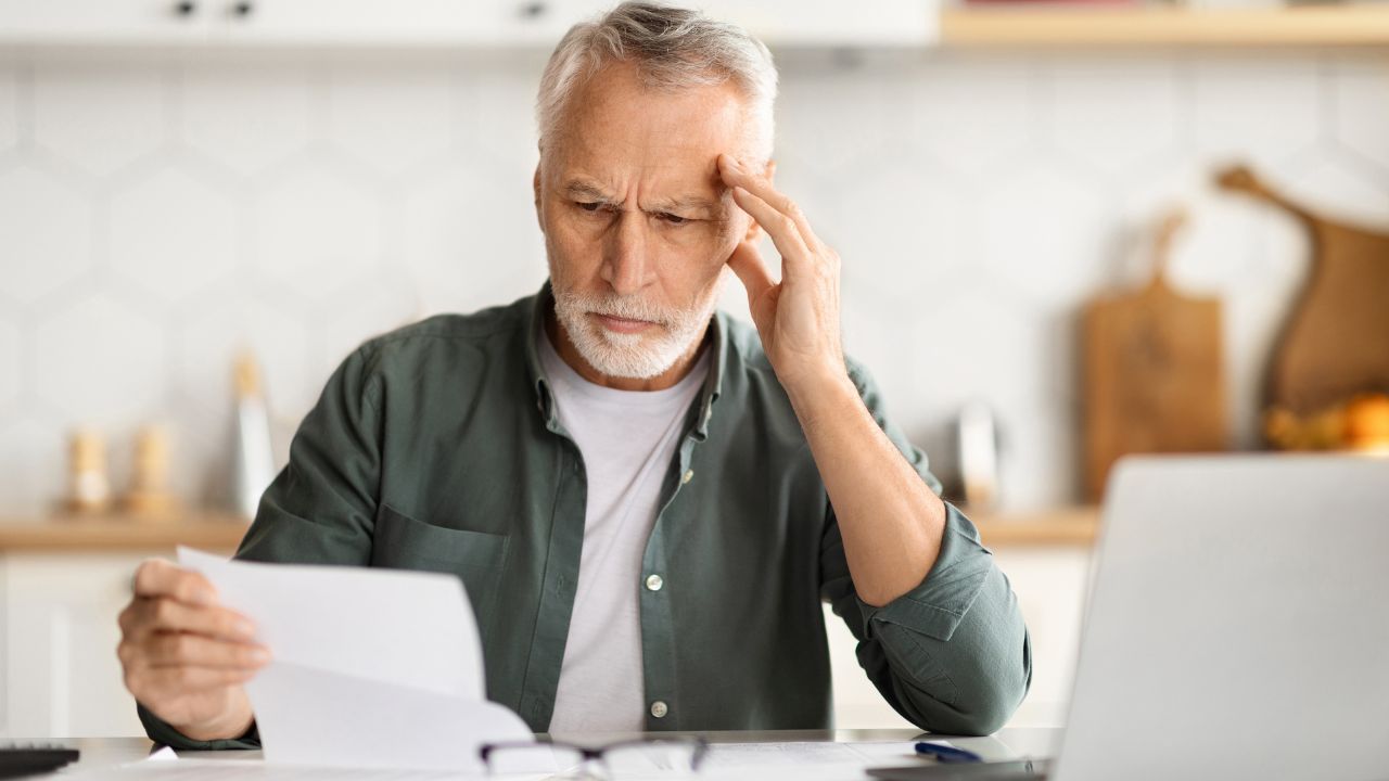 il est condamné à verser 3 000€ à sa locataire qui ne payait plus le loyer