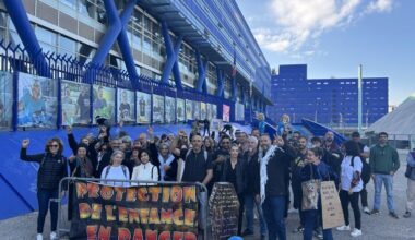 Devant l'hôtel du département, à Marseille les salariés de la protection de l'enfance dénonce "un accompagnement au rabais"