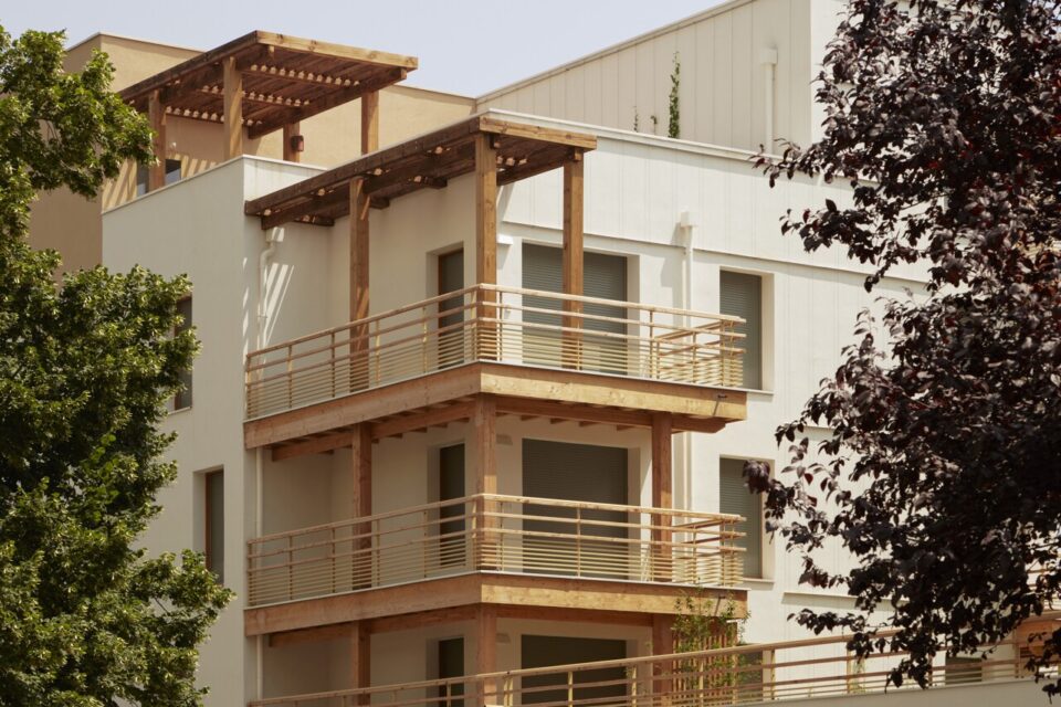 Chaque logement bénéficie d'un espace privatif extérieur, une terrasse ou un balcon.