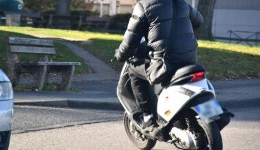 un policier blessé après avoir été percuté par un scooter