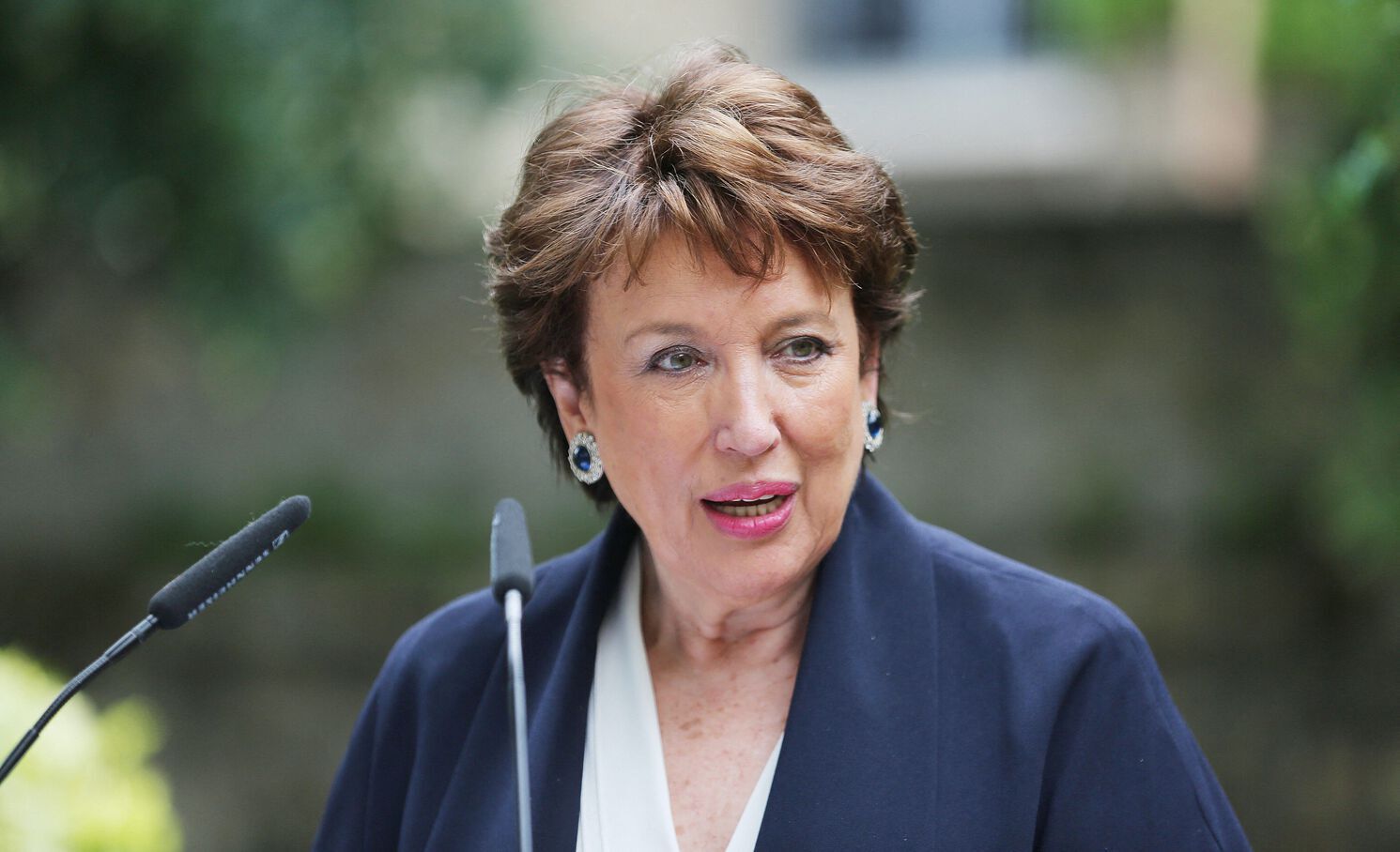 “Pour que je lui donne du fric” : Roselyne Bachelot balance sur Pierre-Jean Chalençon