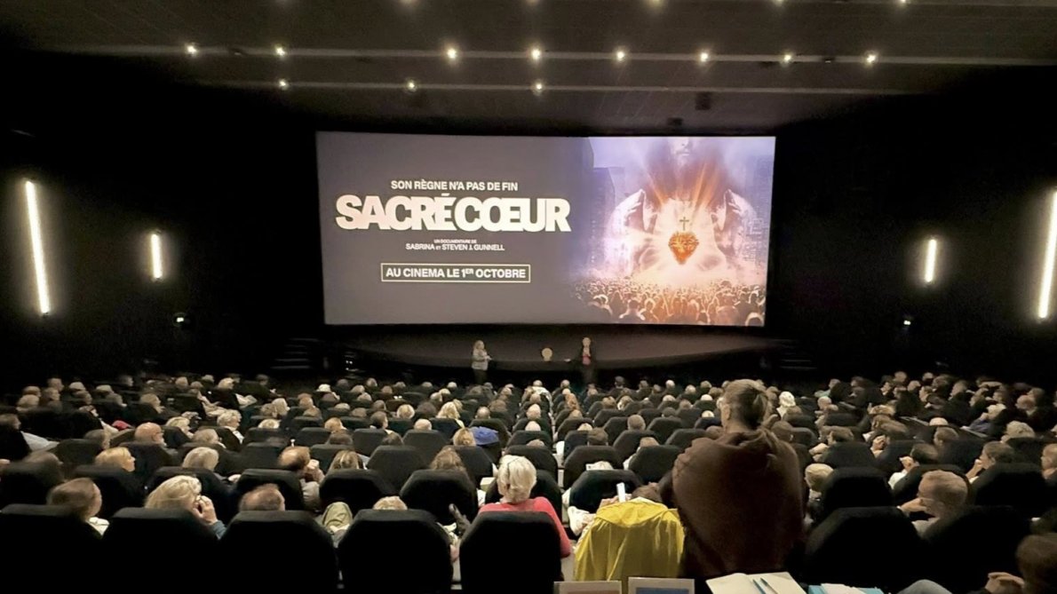 <p>Avec plus de 47 000 entrées en une semaine, le film <em>Sacré Coeur</em> connait un démarrage fulgurant.</p>