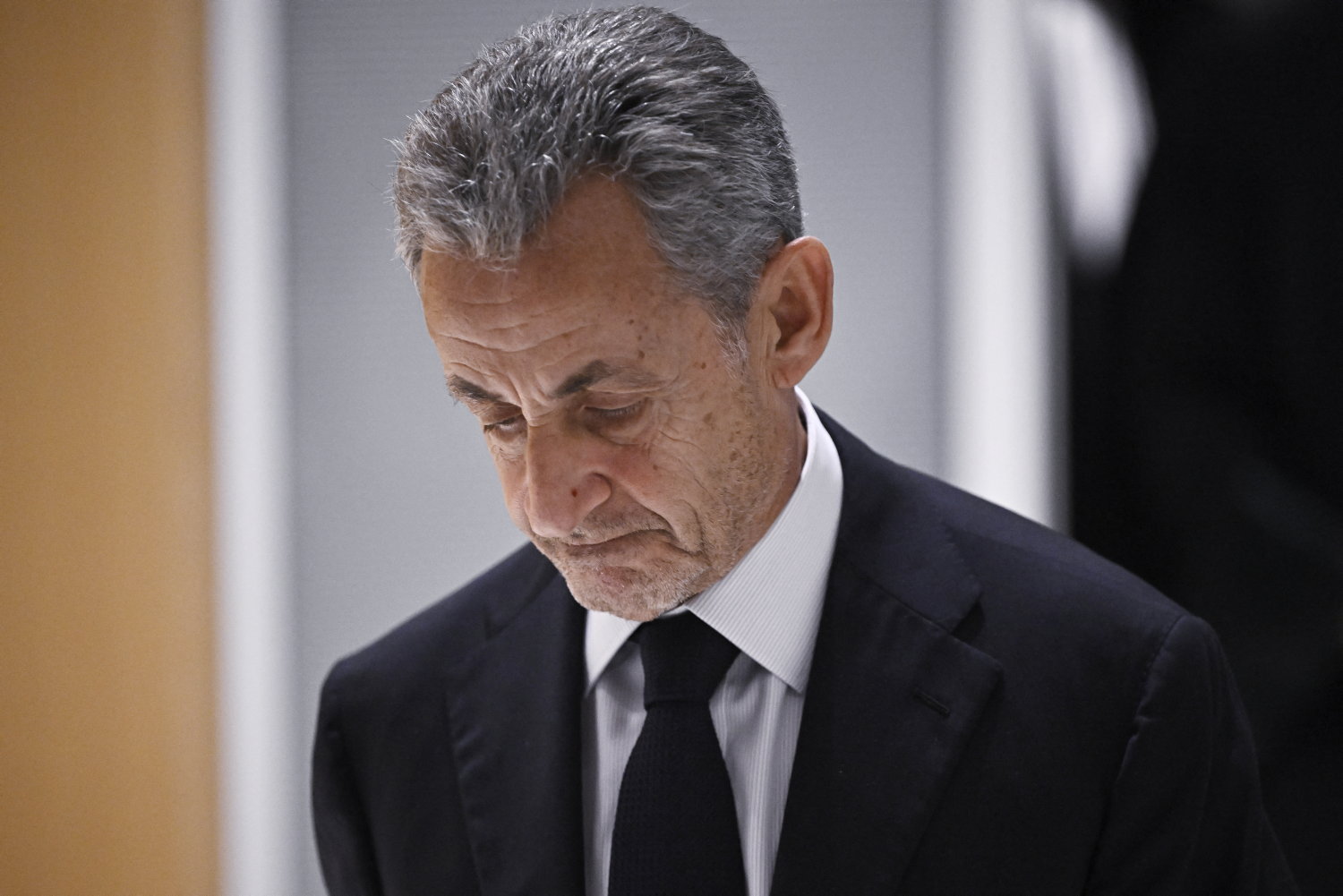 Nicolas Sarkozy convoqué par le PNF lundi : voilà dans quelles conditions l’ex-chef de l’État pourrait purger sa peine