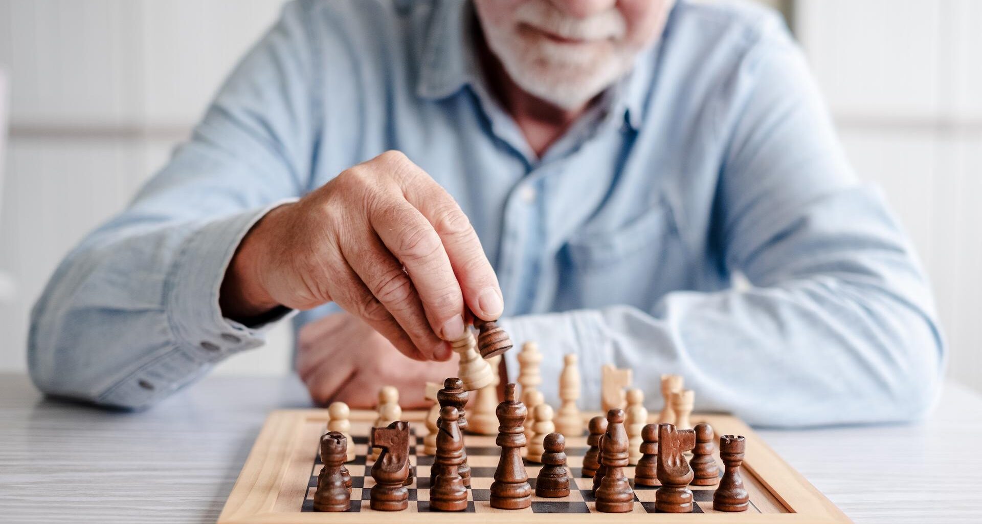 Vous pensez que tout ralentit après 50 ans ? Voici ce que votre cerveau est réellement en train de faire