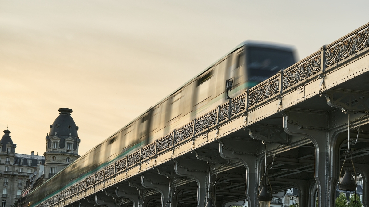 Métro : bientôt des trains toute la nuit à Paris ?