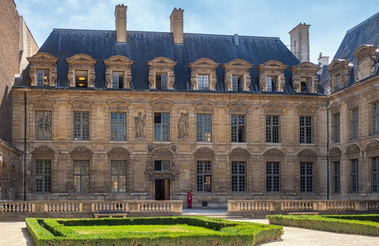 son hôtel particulier au cœur de Paris