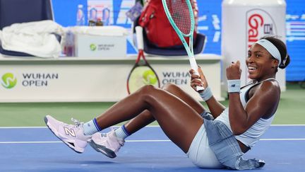 L'Américaine Coco Gauff célèbre sa victoire contre l'Italienne Jasmine Paolini en demi-finale du WTA 1000 de Wuhan, en Chine, le 11 octobre 2025. (BAI XUEFEI / SIPA)