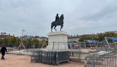 Lyon. La statue de Louis XIV encore en travaux sur la place Bellecour : voici pourquoi
