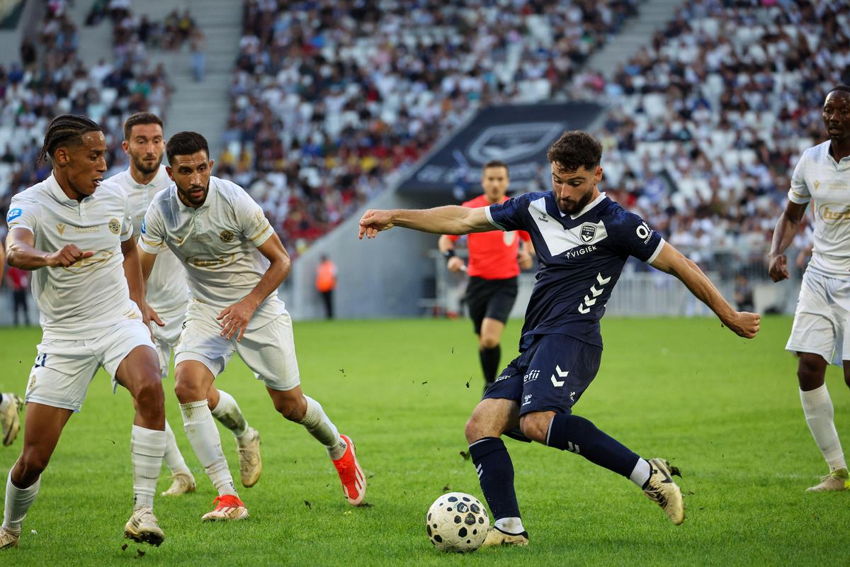 les Girondins de Bordeaux s’imposent largement à Poitiers (0-3) et se donnent de l’air