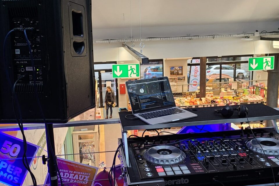 Un DJ set a été organisé un vendredi soir de 18h à 20h.