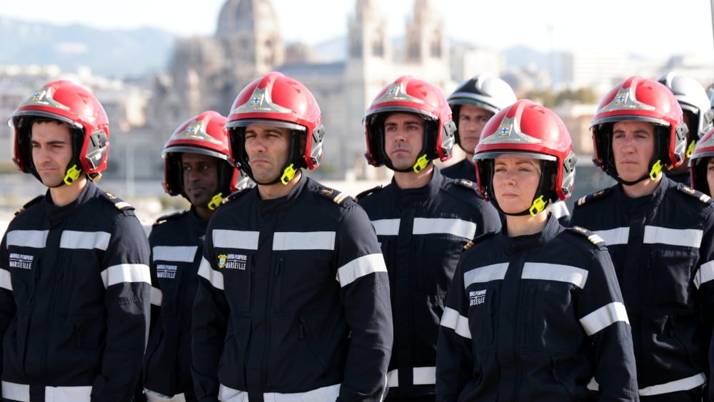 À Marseille, casques et honneurs pour les nouveaux marins-pompiers