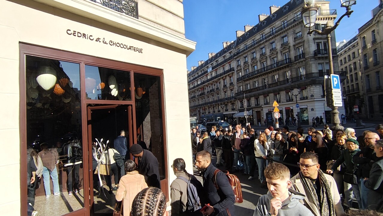 à Paris, Cédric Grolet ouvre sa chocolaterie et attire les foules
